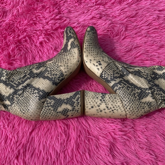 Snakeskin pattern ankle boots with chunk heels and inner zipper size 9 - Picture 9 of 12